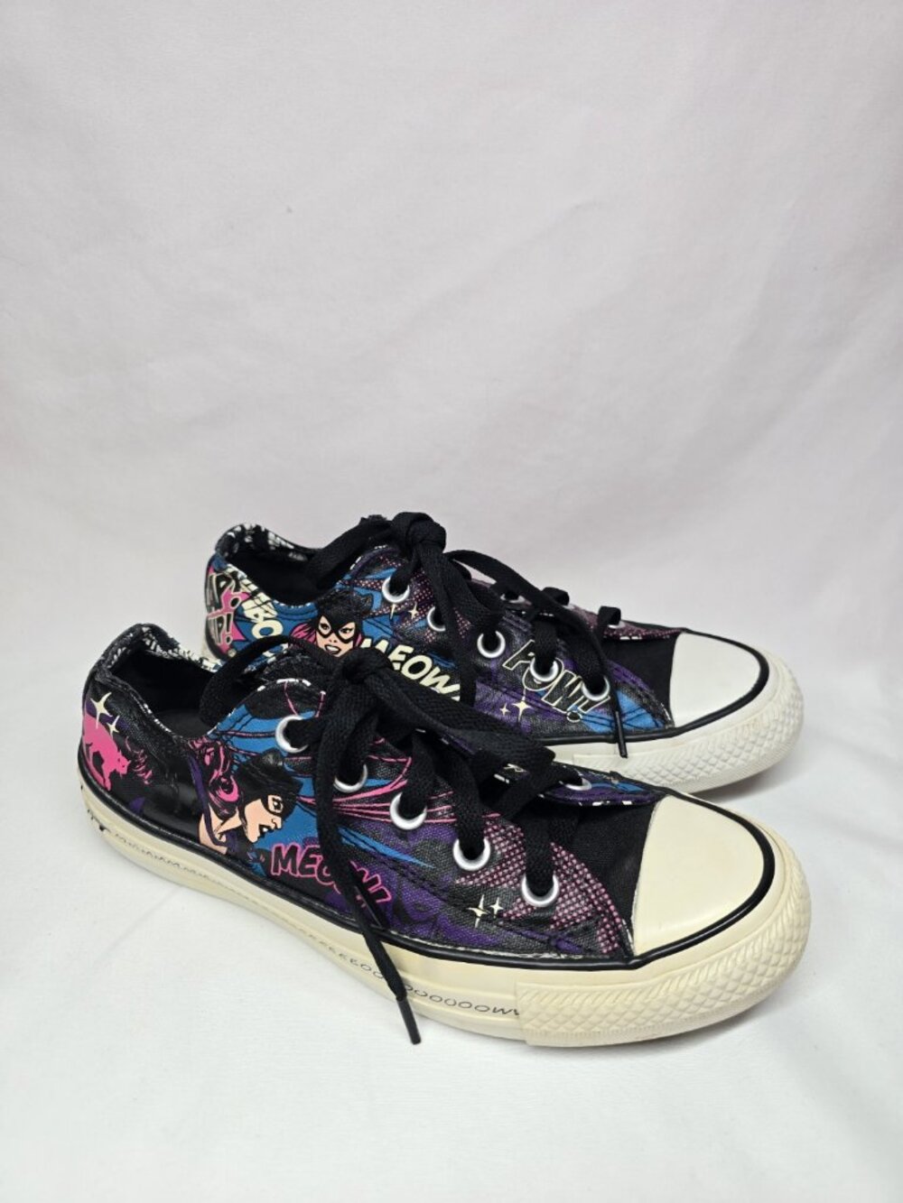 CONVERSE Womens SIZE 6 CAT WOMAN Meow DC COMICS SHOES LOW TOP PRE-OWNED